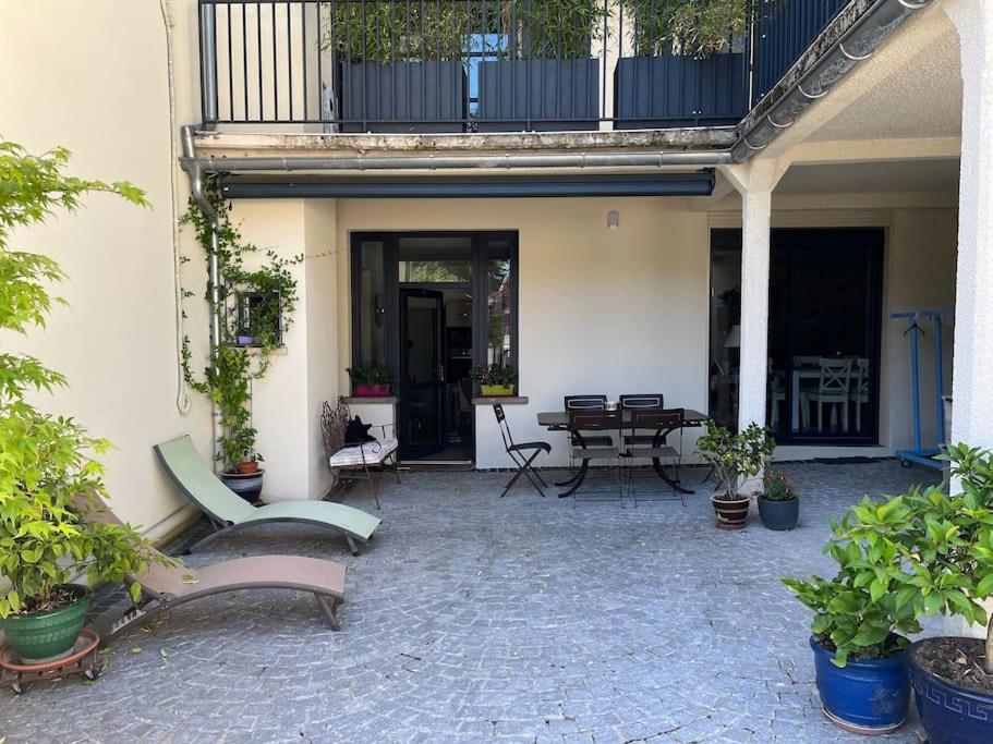 Charmant Appartement En Pierres Bourgoin-Jallieu Exterior foto