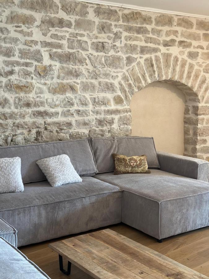 Charmant Appartement En Pierres Bourgoin-Jallieu Exterior foto